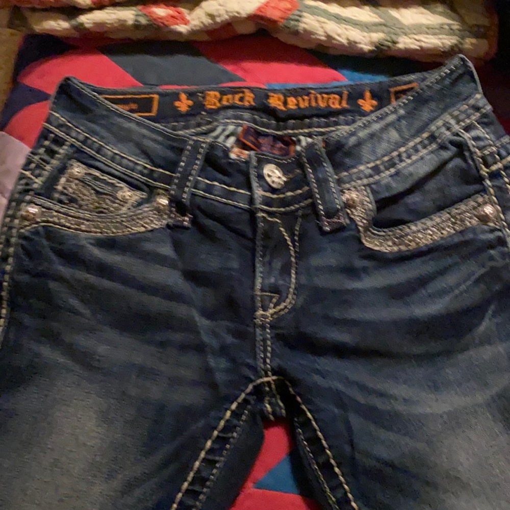 Super cute Rock Revival straight leg jeans.